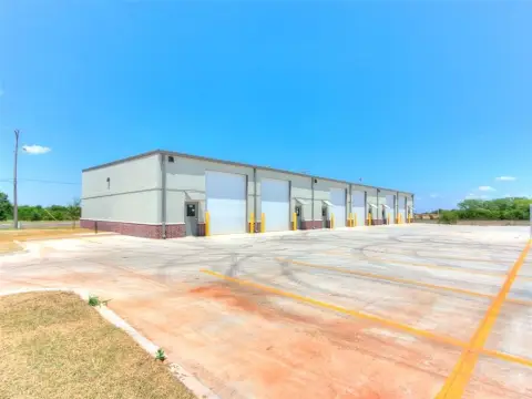 Flex Space Suite in Multi-Tenant Building