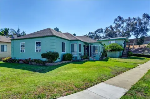 Triplex with Private Patio