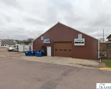 Versatile Warehouse in Winthrop, MN