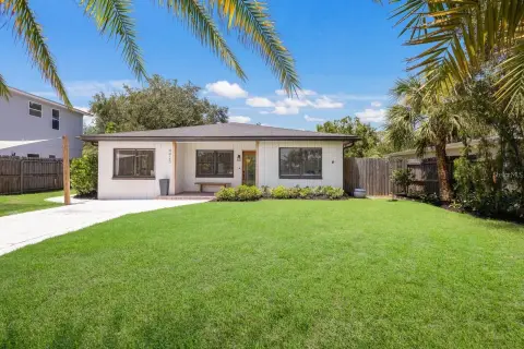 Sarasota Duplex: Investment Opportunity