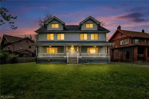 Refreshed Duplex Near Luke Easter Park