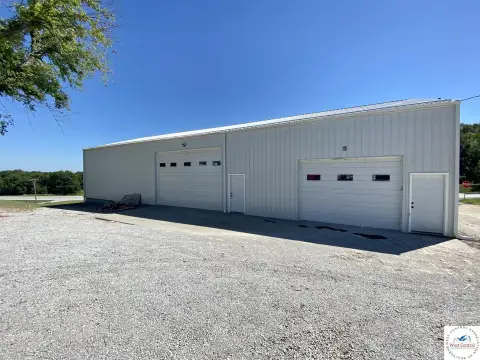 Warehouse with Overhead Doors