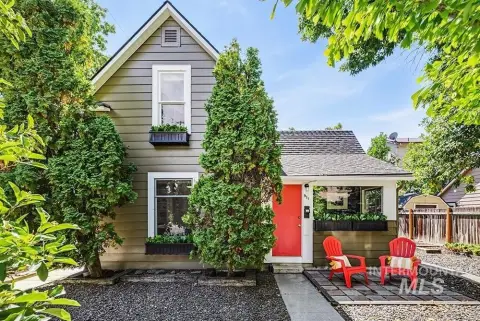Triplex with Detached Residence