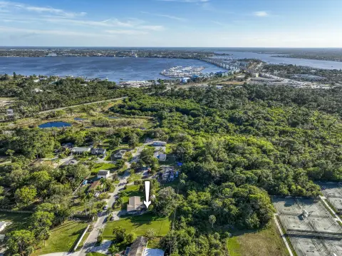 Oversized Lot Near Downtown Stuart