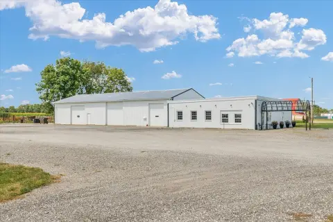 Versatile Commercial Property Near I-74