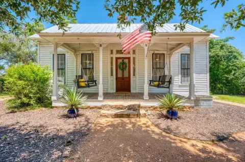 Turnkey Bed & Breakfast with Cottage