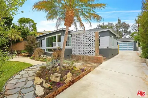 Remodeled 3-Unit Compound