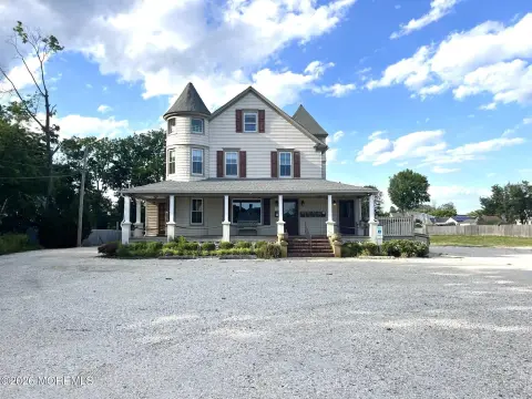 Victorian-Style Mixed-Use Property