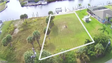 Gulf-Access Waterfront Building Lot