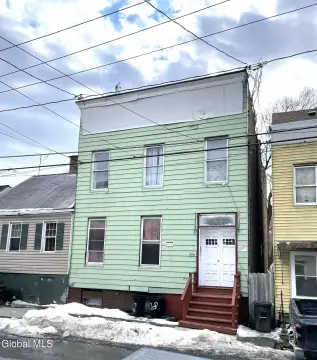 Albany Duplex: Income Potential