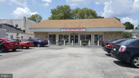Commercial Building with Laundromat Business