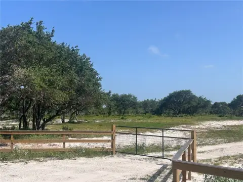 Oak-Covered Residential Land Tract