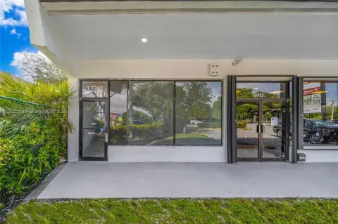 Pinecrest Retail Space on US-1