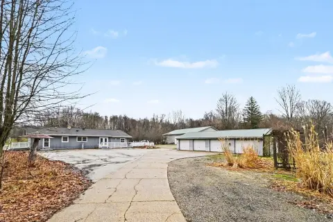 Bellevue Care Facility on Acreage