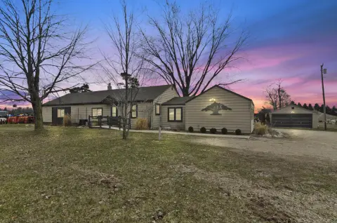 Versatile Commercial Building on Northland