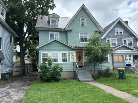 4-Unit Apartment Building