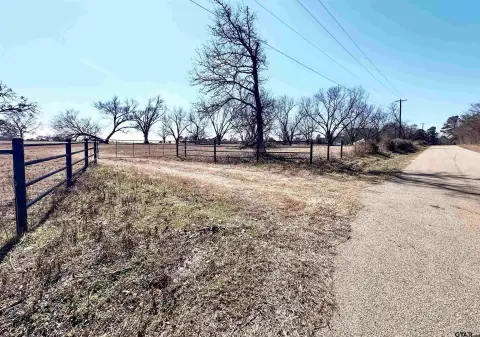 Versatile Acreage in Pert, Texas