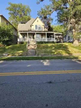 Vacant 9-Unit Apartment Building