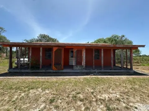 Versatile Office Building with Kitchen