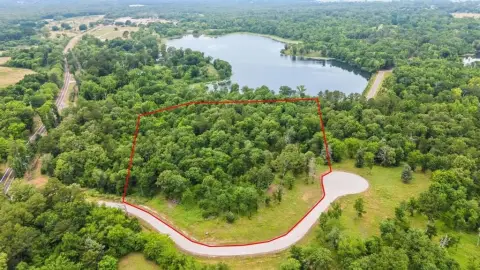 9.35 Acres Lakeside Land