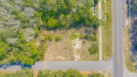Residential Land in Navarre, FL