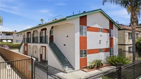2009-Built Five-Unit Apartment Building