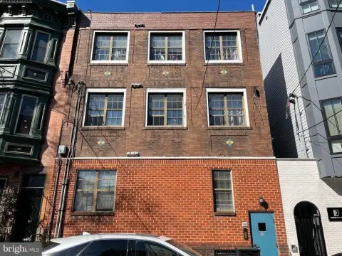 Fully Occupied 6-Unit Apartment Building