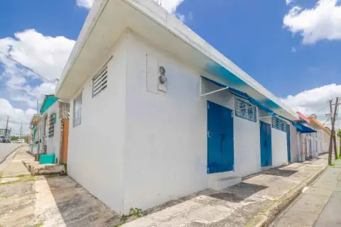 All-Concrete Commercial Storefront