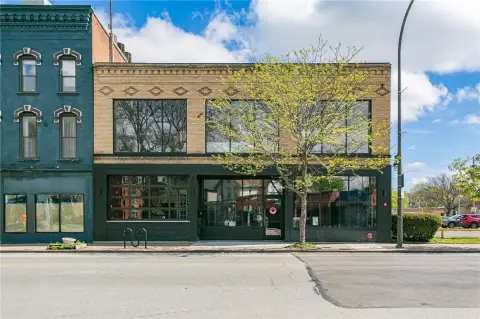 Second-Floor Creative Studio Loft