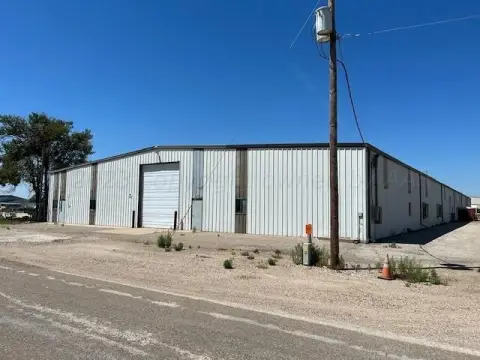 Large Commercial Shop with Yard