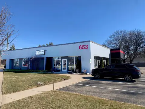 Office/Retail Building For Lease