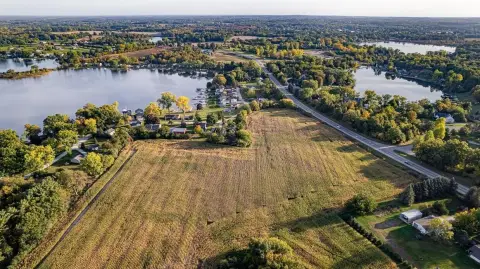 Land Overlooking Washington Lake