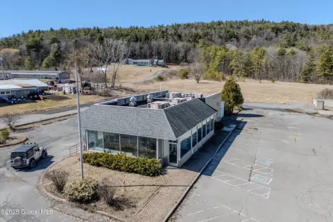 Versatile Commercial Space in Whitehall