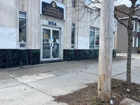 Versatile Commercial Space in Albany