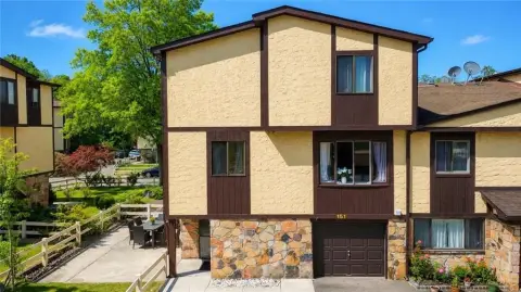 End-Unit Townhouse with Side Yard