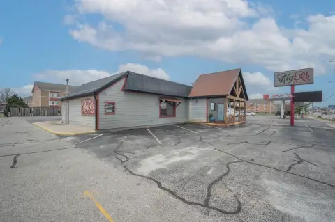 Joplin Commercial Building For Sale