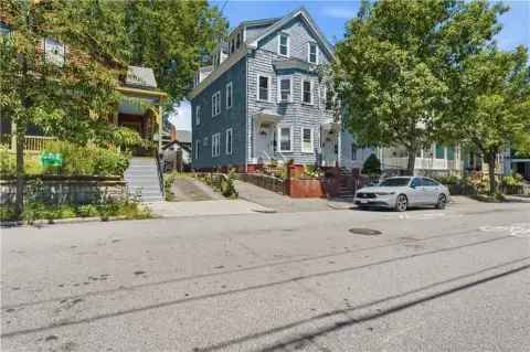 Triplex with Mixed-Bedroom Units