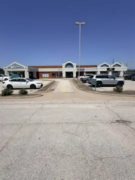 Retail Suite in Commercial Plaza