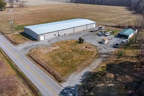 Like-New Warehouse/Office Building on Highway