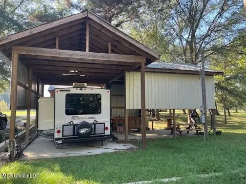 River Access Lot with Camper