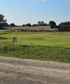 Land Near Golf and Amenities