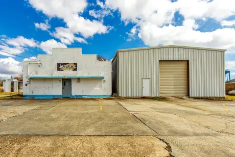 Versatile Commercial Property in Houma