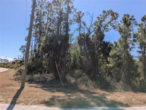 Oversized Corner Lot in North Port