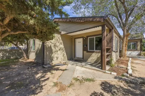 Triplex with Additional Lot