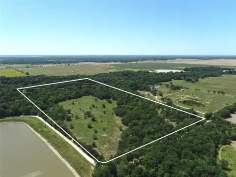 35 Acres Near Bois d'Arc