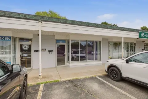 Retail-Office Suite in Shopping Center