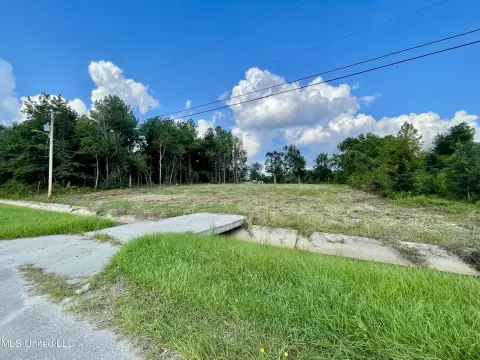 Beach-Adjacent Commercial Land