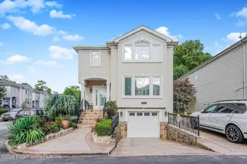 Staten Island Multifamily with Pool