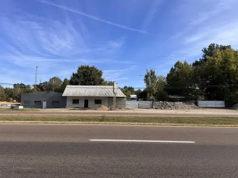 Vacant Bar & Pub Building