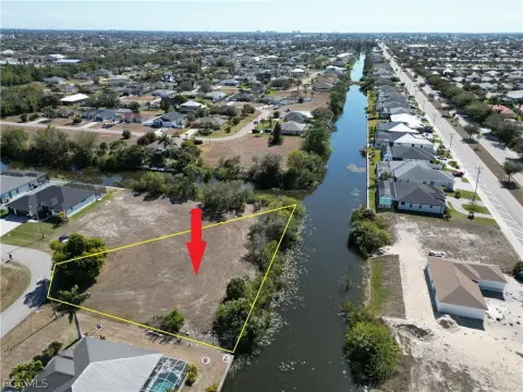 Oversized Canal Frontage Lot
